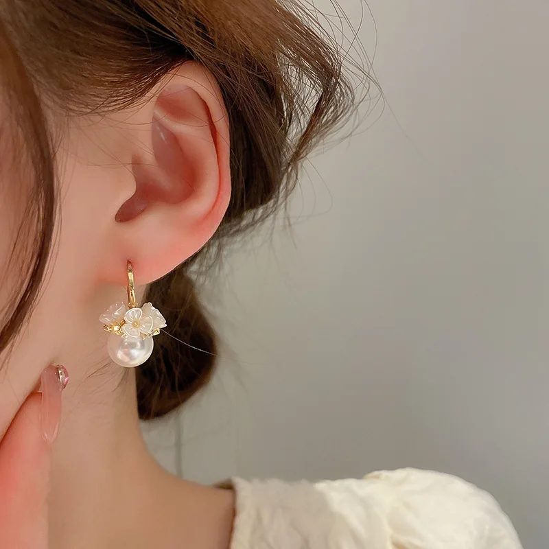 

KAITIN Sen Series Vintage Pearl Flower Patchwork Earrings for Women Fashion Natural Style Ear Buckle Versatile Earrings