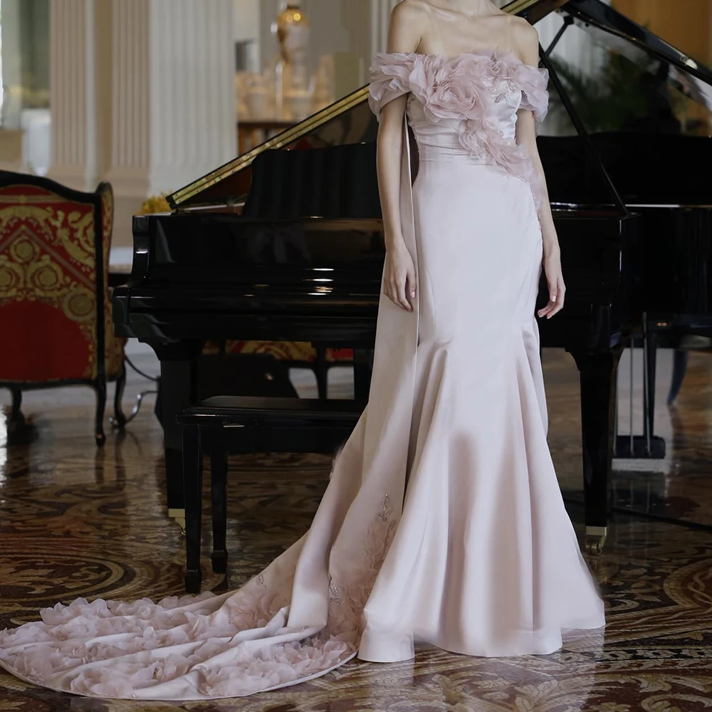 Изысканное вечернее платье со шлейфом и складками на заказ с открытыми плечами