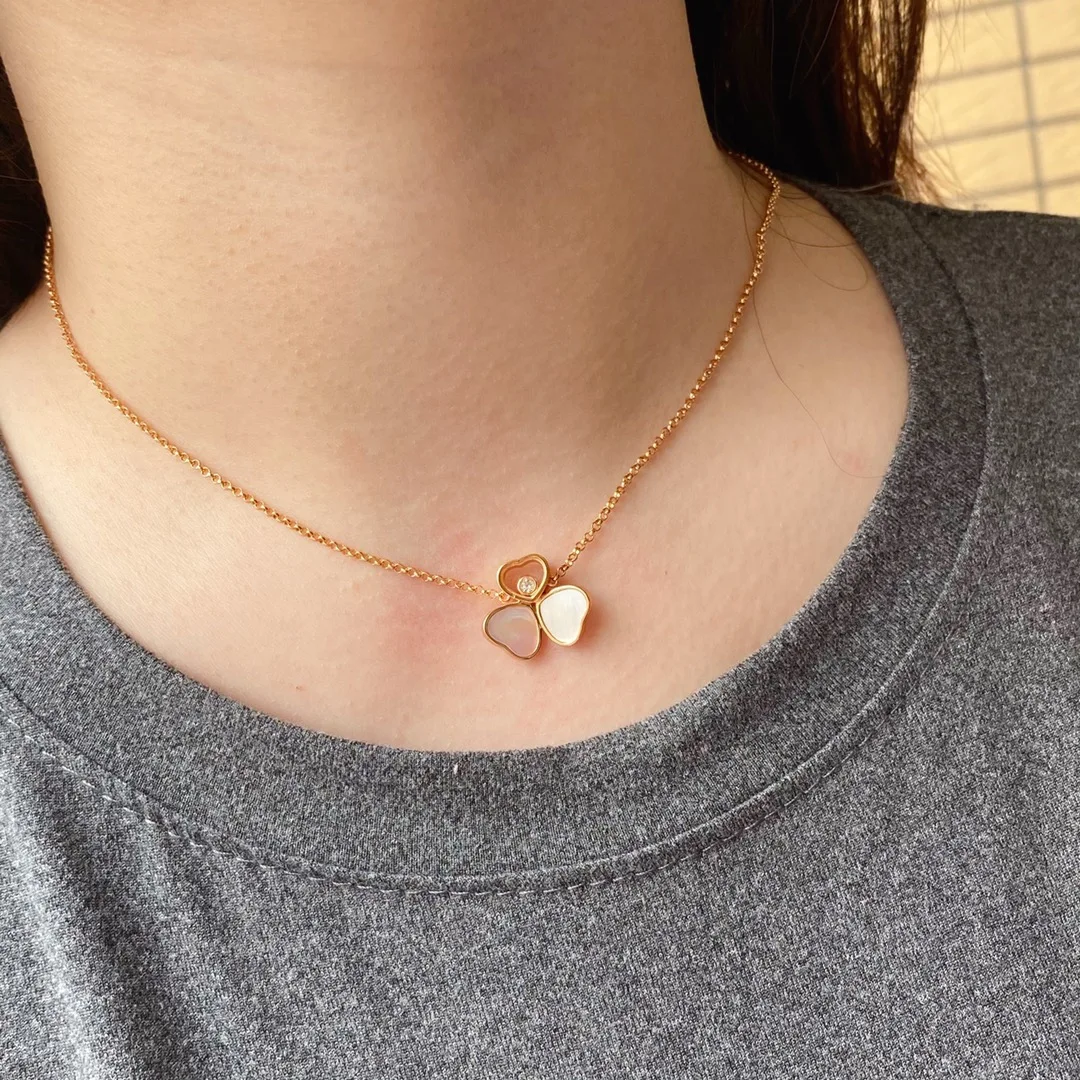 

MissicaNew style hot sale high quality three flower heart necklace rose gold K gold fashion texture ladies high-end jewelry