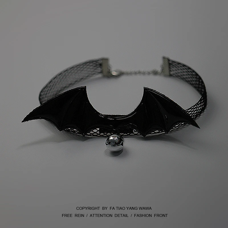 

Bell wings lace black collar
