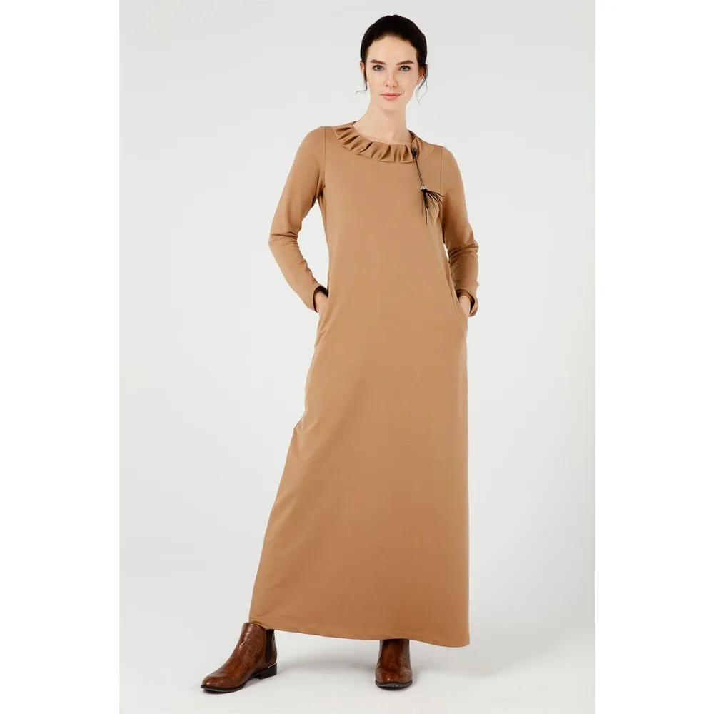 

Спортивное платье Dorlie Colar B