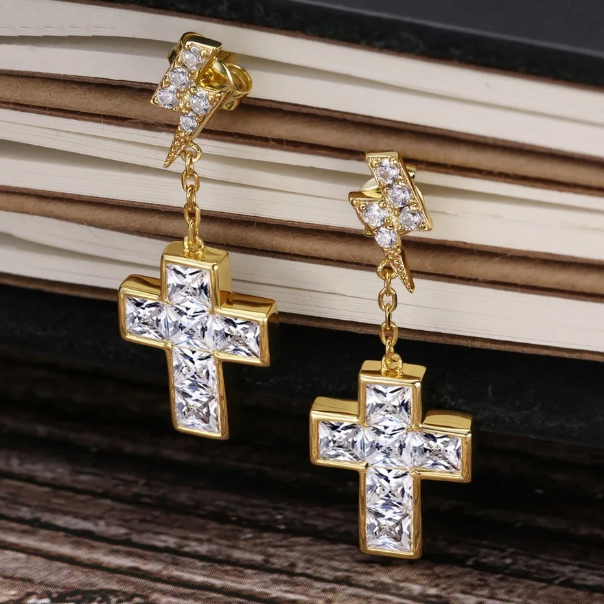 

Lightning Stud Earrings Delicate Sparkling Zircon Cross Pendant Earring Men Women Prayer Classic Hip Hop Everyday Amulet Jewelry