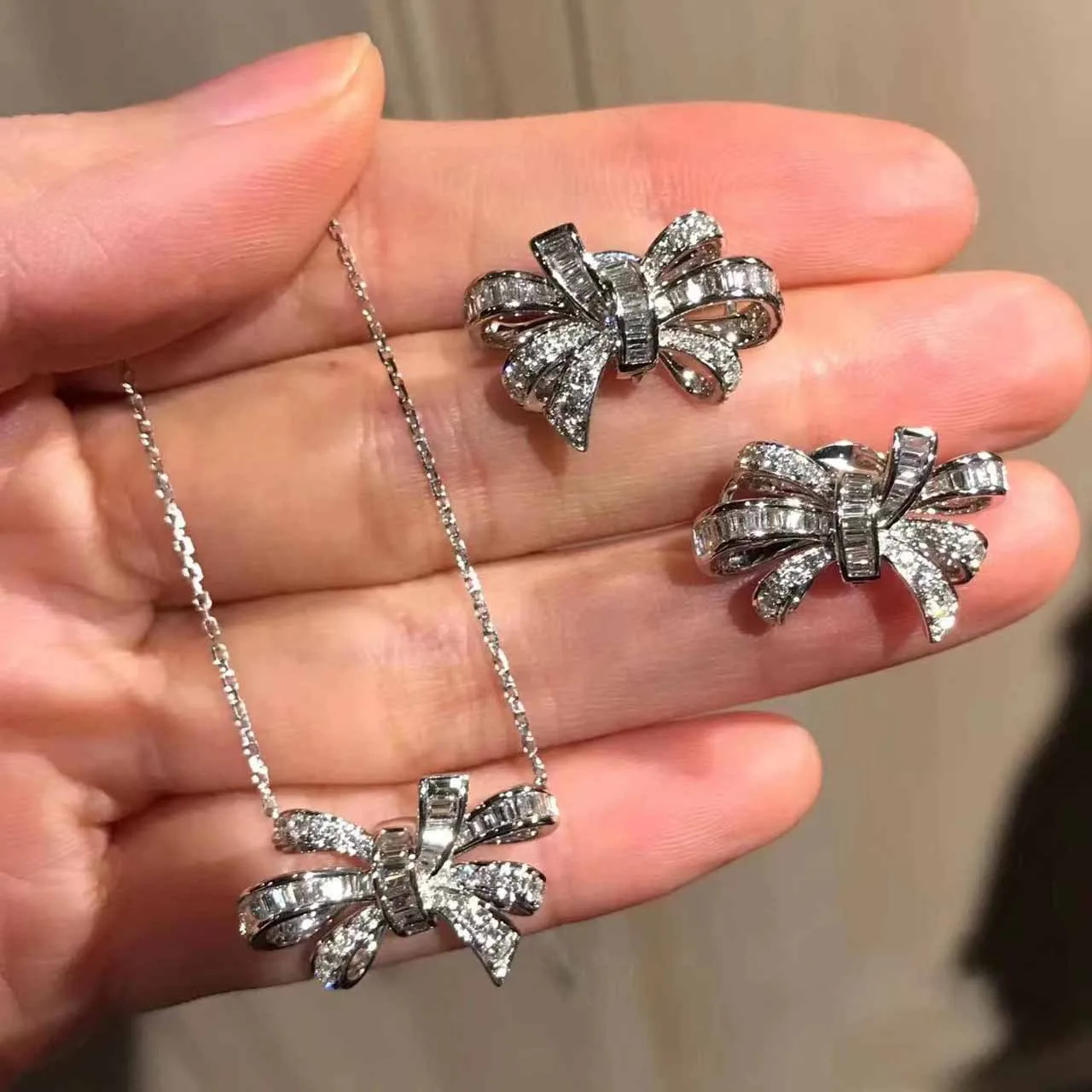 

Комплект из колье и серёг, из серебра 925 пробы, с бриллиантами