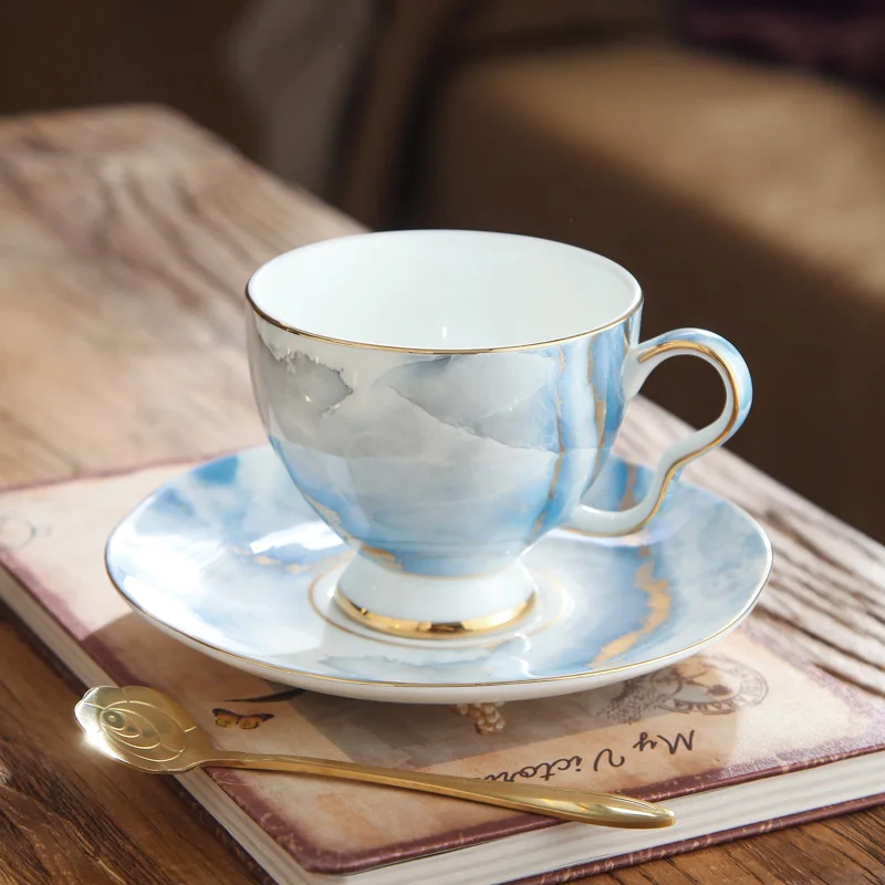 

Креативная простая кофейная чашка из костяного фарфора в европейском стиле маленькая Роскошная керамическая чашка для послеобеденного ча...
