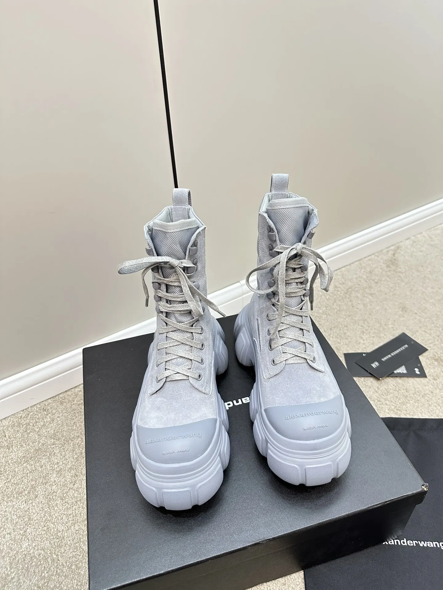 Точная копия женской обуви международного бренда, модель товара «Раньше», круглый носок, шиномонтажные ботинки на платформе