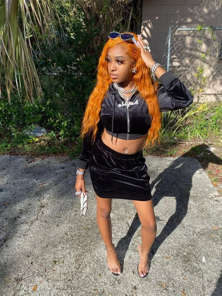 

Женский бархатный комплект из двух предметов, короткий топ на молнии с капюшоном и мини-юбка