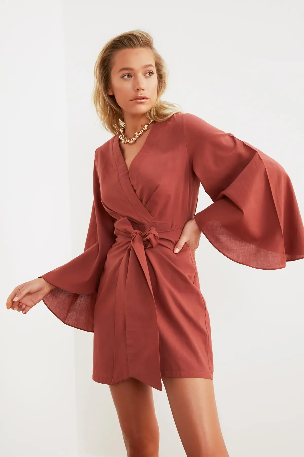 

Женское пляжное платье с принтом роз TBESS21EL3208, хлопковое двубортное приталенное мини-платье розового цвета на шнуровке