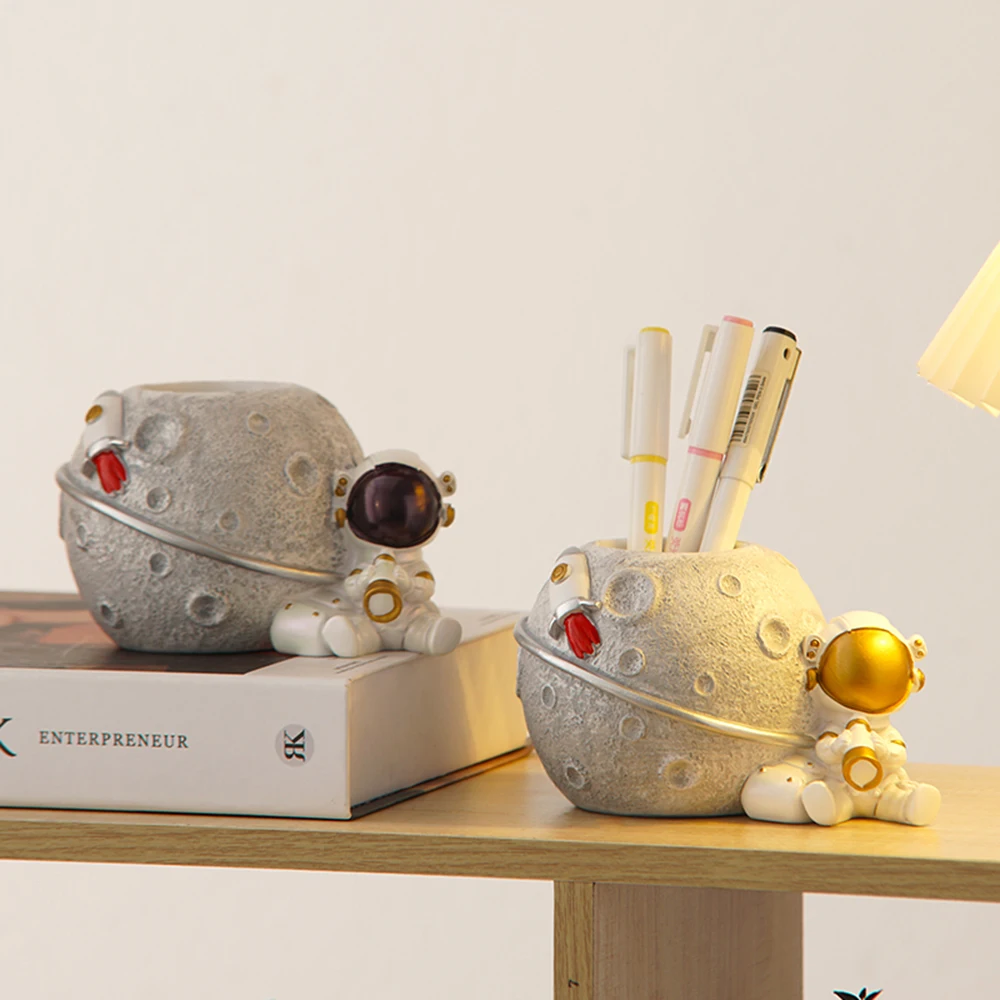 

Creative Astronaut Pen Holder resin crafts desktop storage ornaments modern home decoration birthday gifts