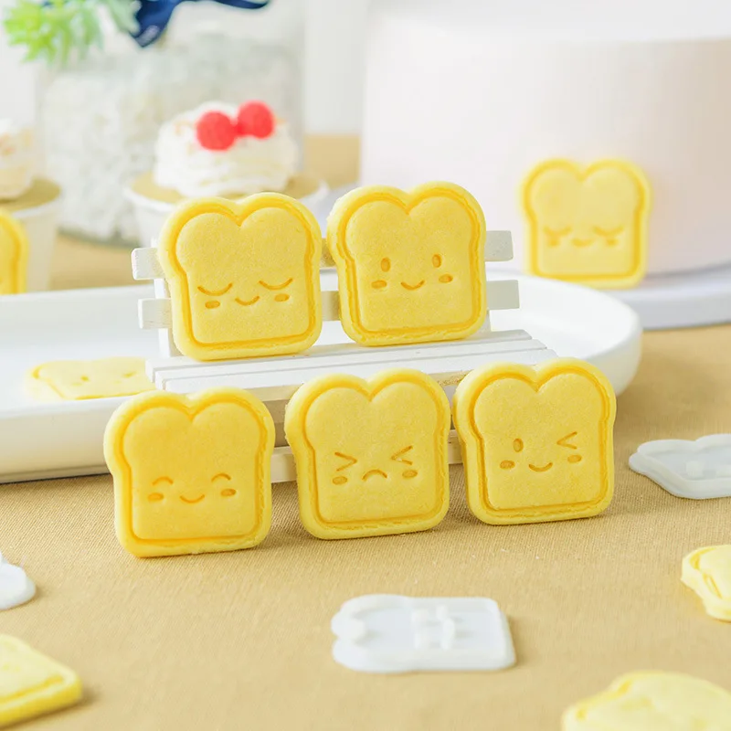 

Cartoon 3D three-dimensional pressing small toast biscuit mold cookie children's mold DIY baking accessories cookie stamp