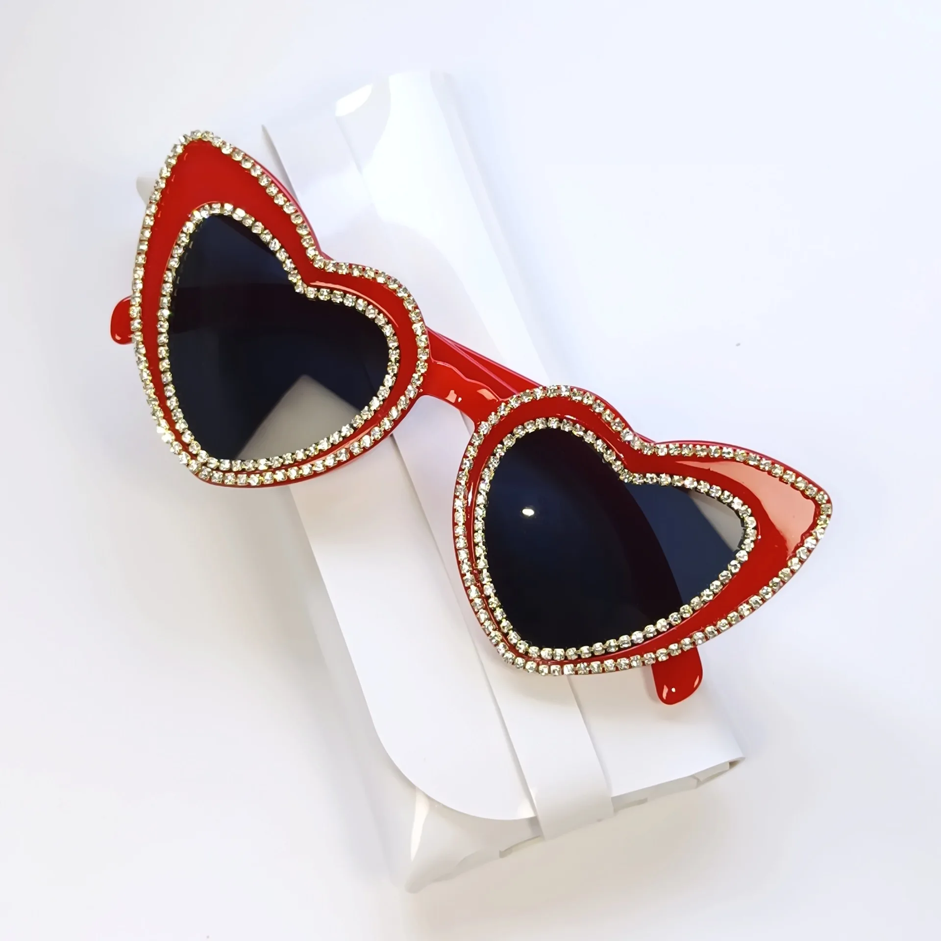 

2023New Peach Heart Sunglasses, Dark Glasses, Cute Heart Shape, European and American Personality, Diamond Sunglasses, UV400