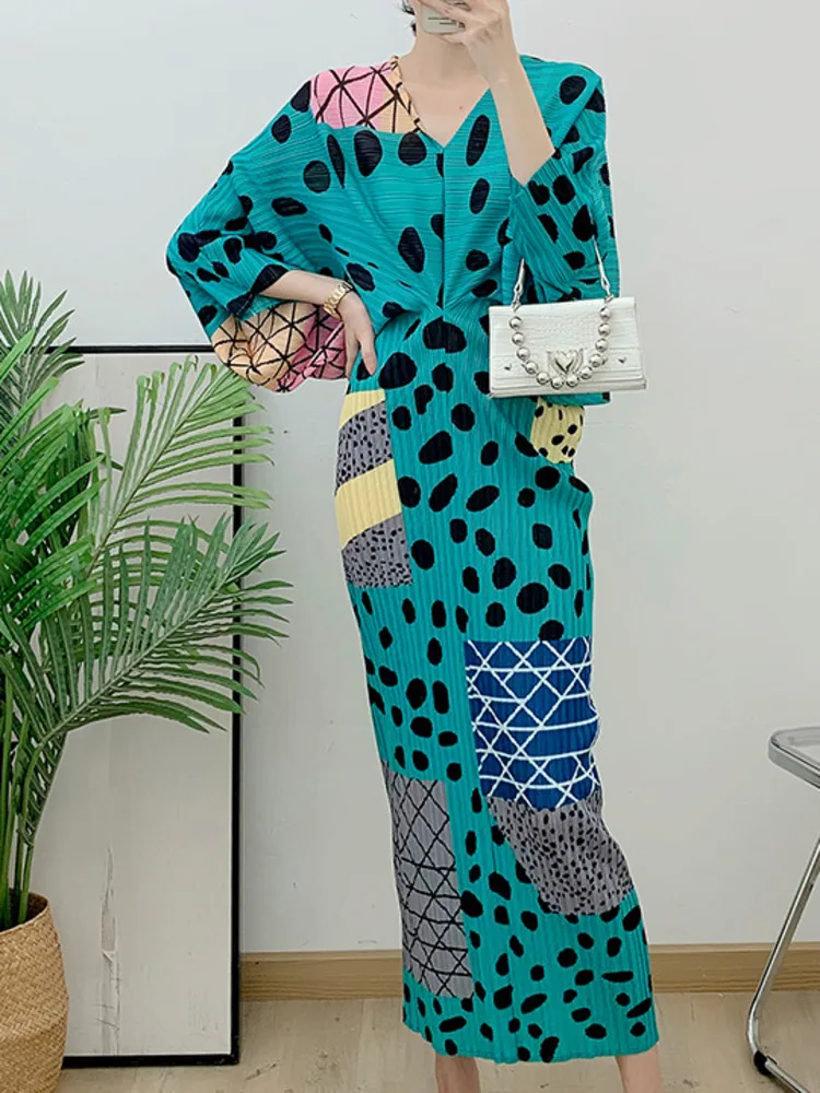 Женское плиссированное платье в горошек с V-образным вырезом и длинным рукавом