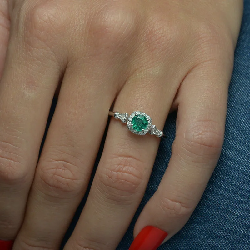 Женское Обручальное кольцо с фианитом серебряного цвета | Украшения и аксессуары