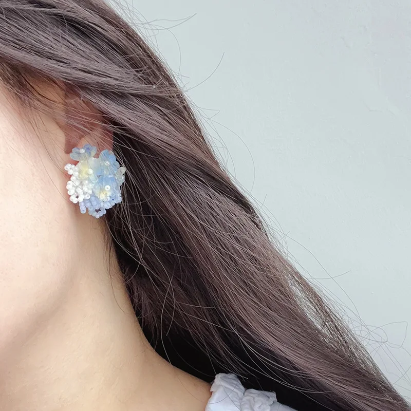 Серьги-гортензии из бисера кремового цвета с картиной маслом