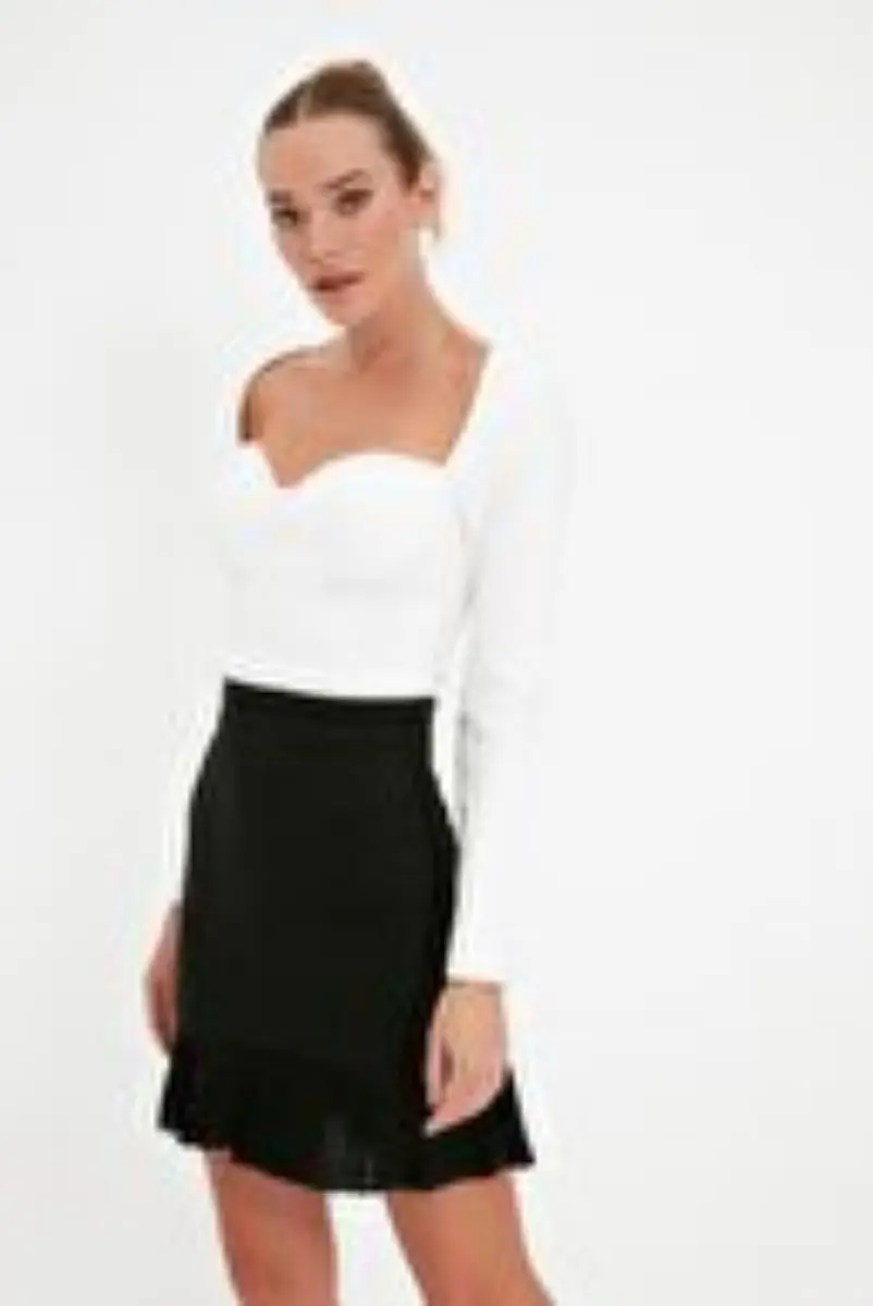 

Black frilly skirt
