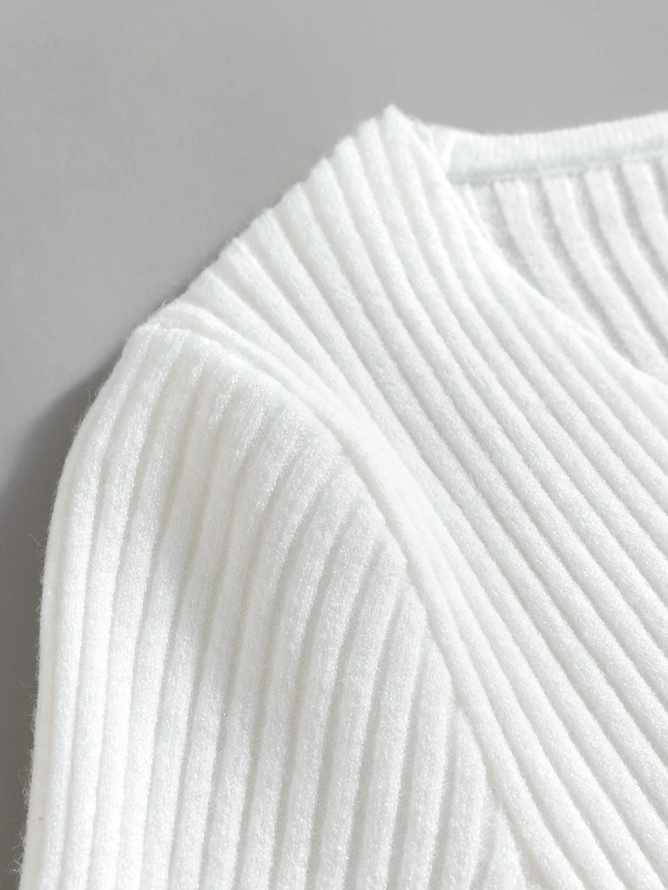 Женский трикотажный свитер GIGOGOU с V-образным вырезом