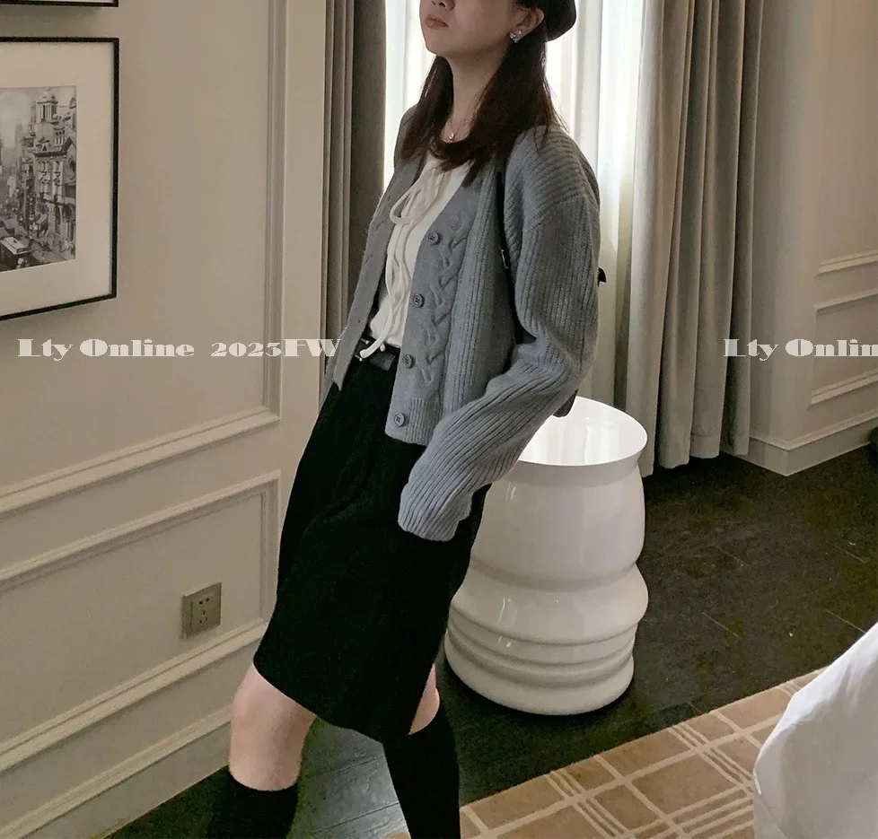 Lty Online 23FW Мягкий эластичный вязаный кардиган с v-образным вырезом женский