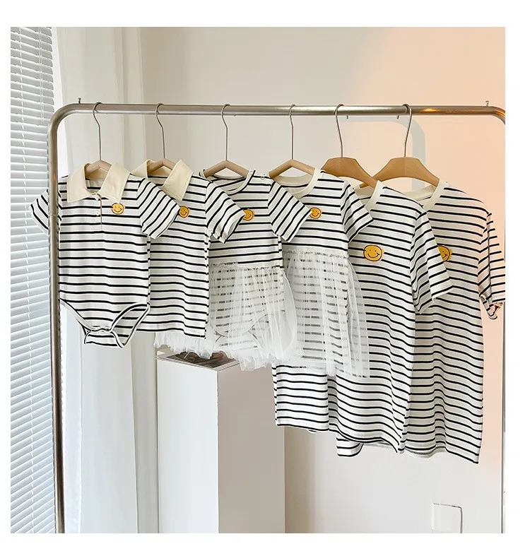 

Korean fashion Baby kids Parent-child Summer Clothes Family matches Mother Dad Children's Clothing Striped Smiley Family Look