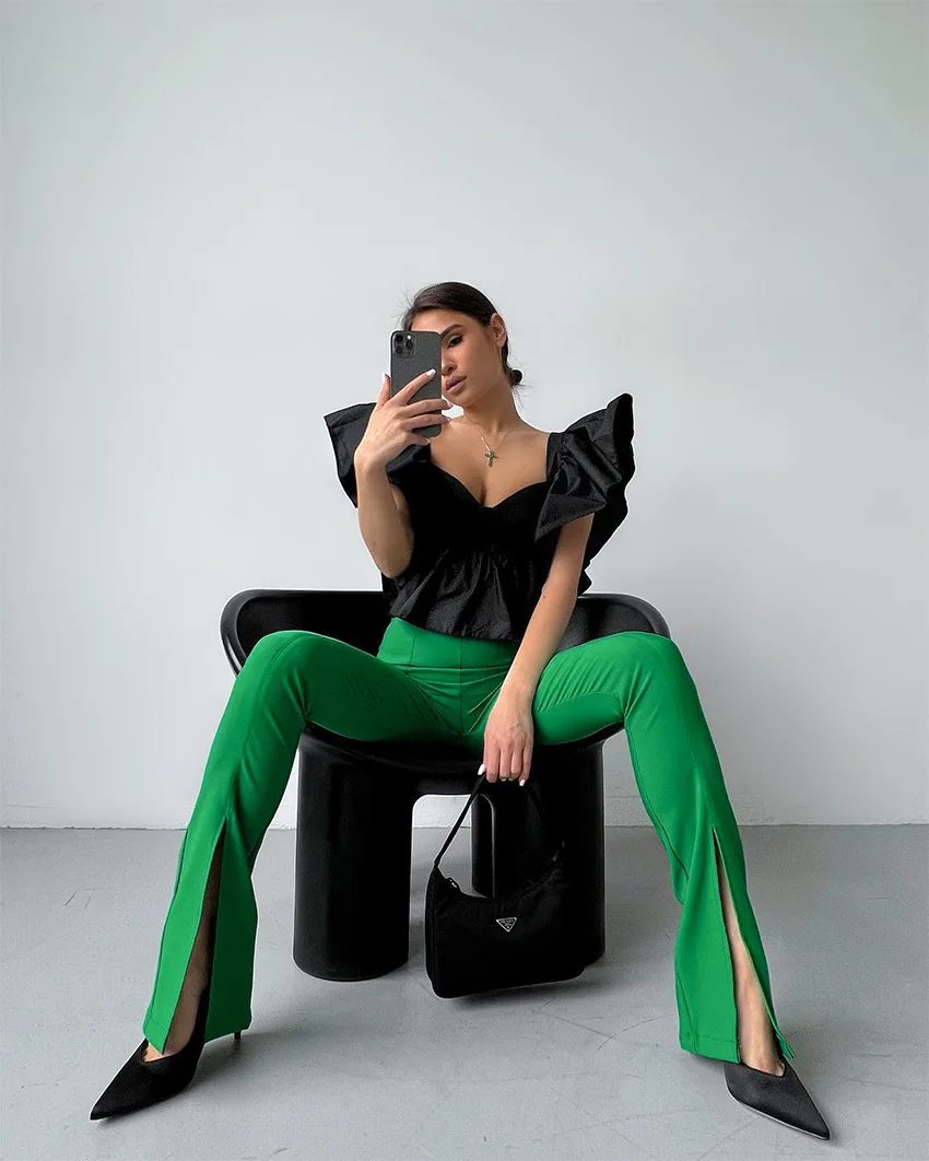 Рисунок 6 - Брюки-клеш BeeHouse женские с разрезом