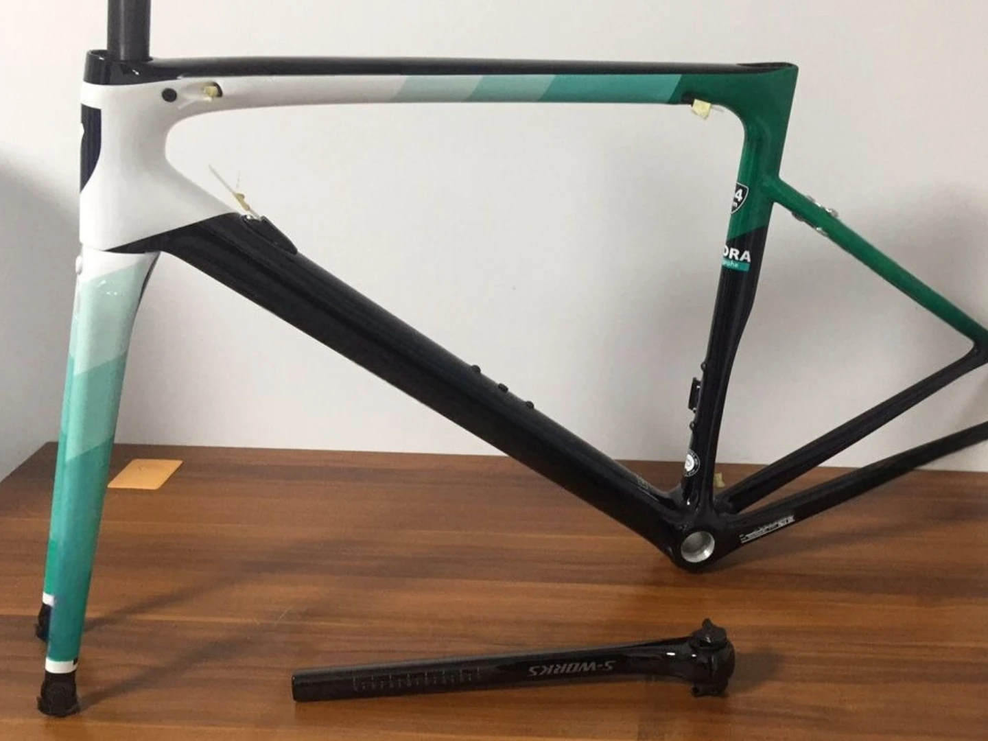 

SL6 Road Bike Frame T1100 Full Carbon Fiber V Rim Brake Cycling Bicycle Racing Frameset Tramac Frame 60 Colors Available