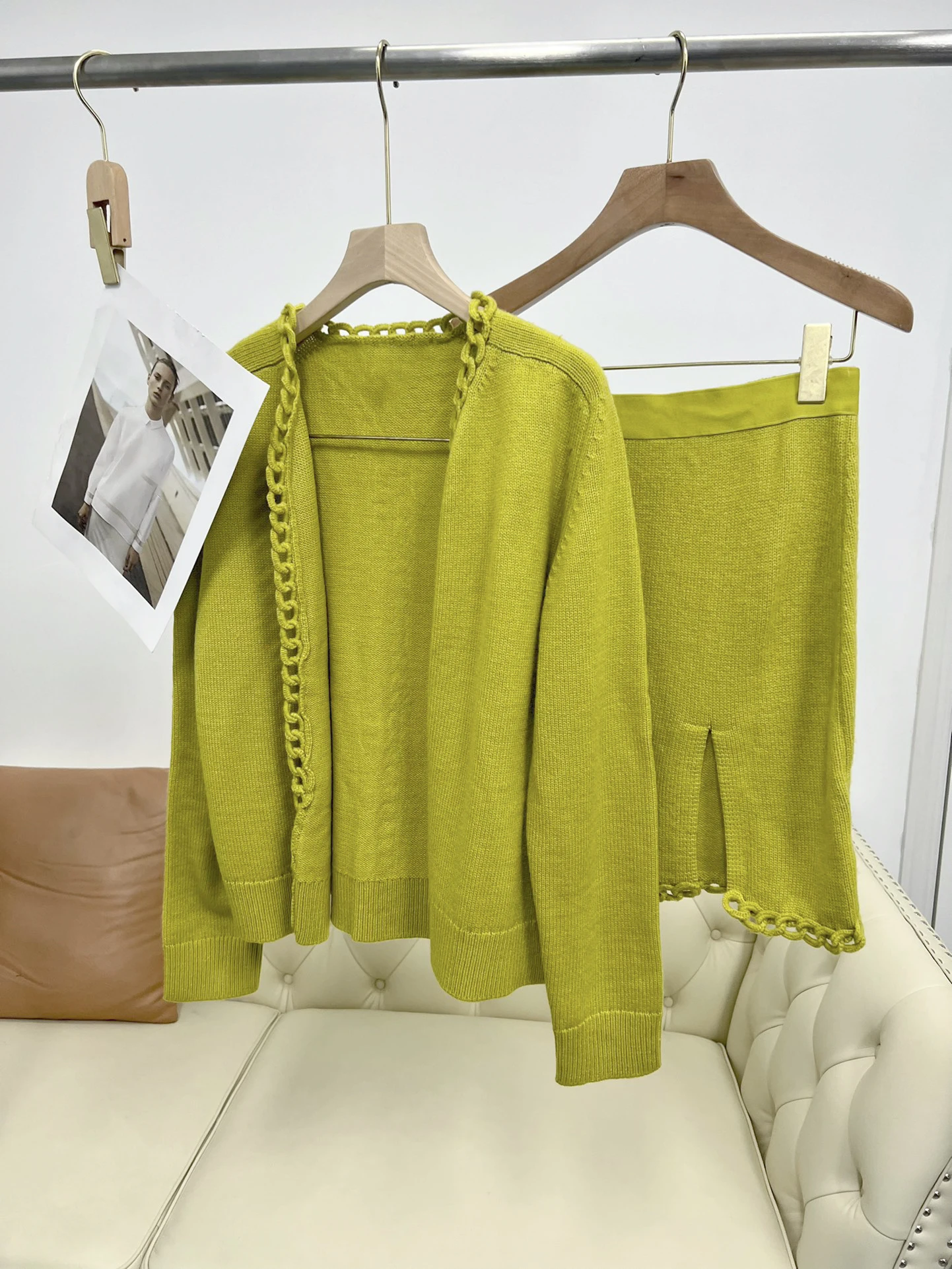

2022 New Women High Quality Knitted Suits Elegant Chic Vintage Luxury Runway Designer Solid Tops and Bottoms
