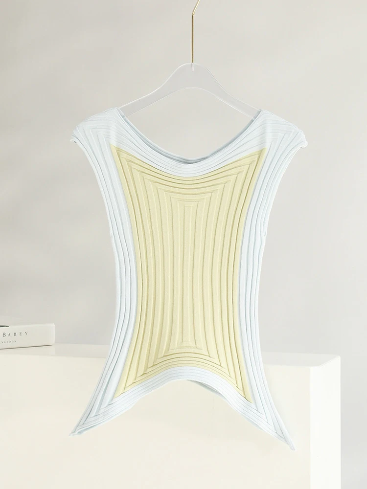 Женская плиссированная футболка GVUW с V-образным вырезом без рукавов цветным