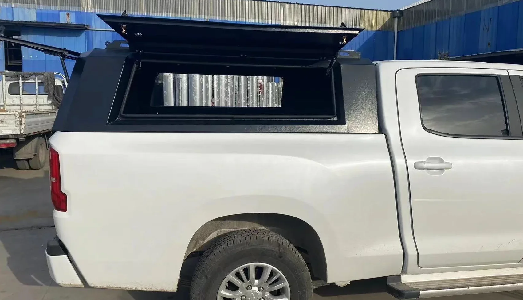 Подходит для пикапа BeiQI Calorie грузовой ящик из марганцевой стали трехдверный