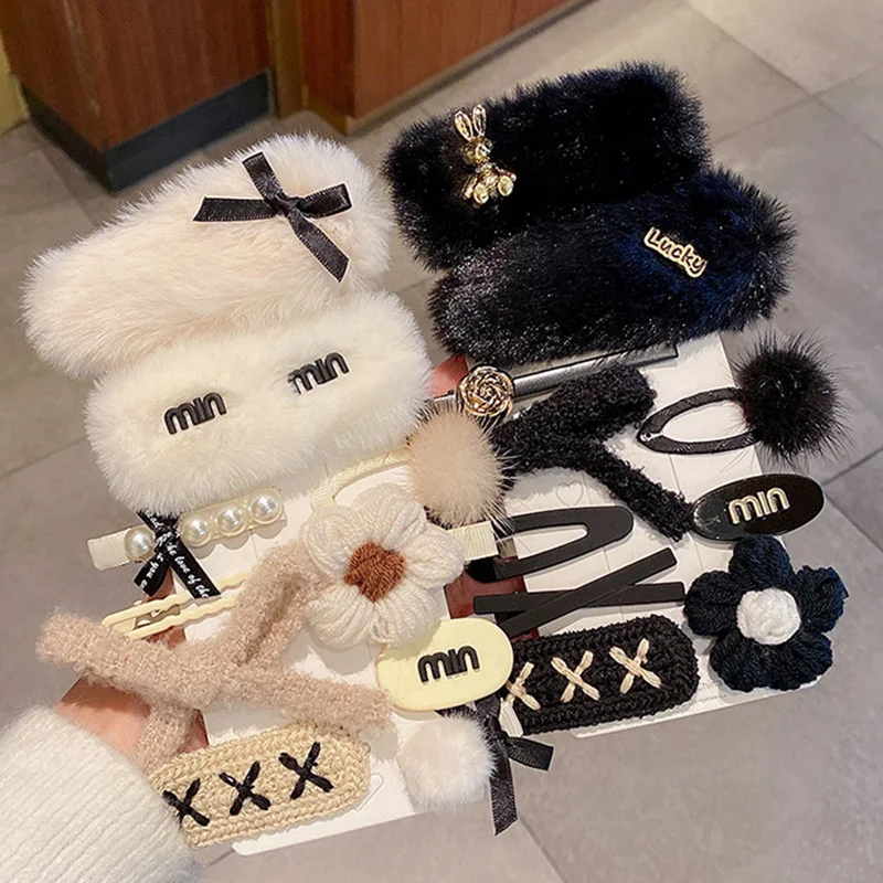 

2022 10PCS Set Autumn Winter Plush Black White Temperament Designer Letter Bow Hair Clips For Woman Girl Cute Fashion Hairpin