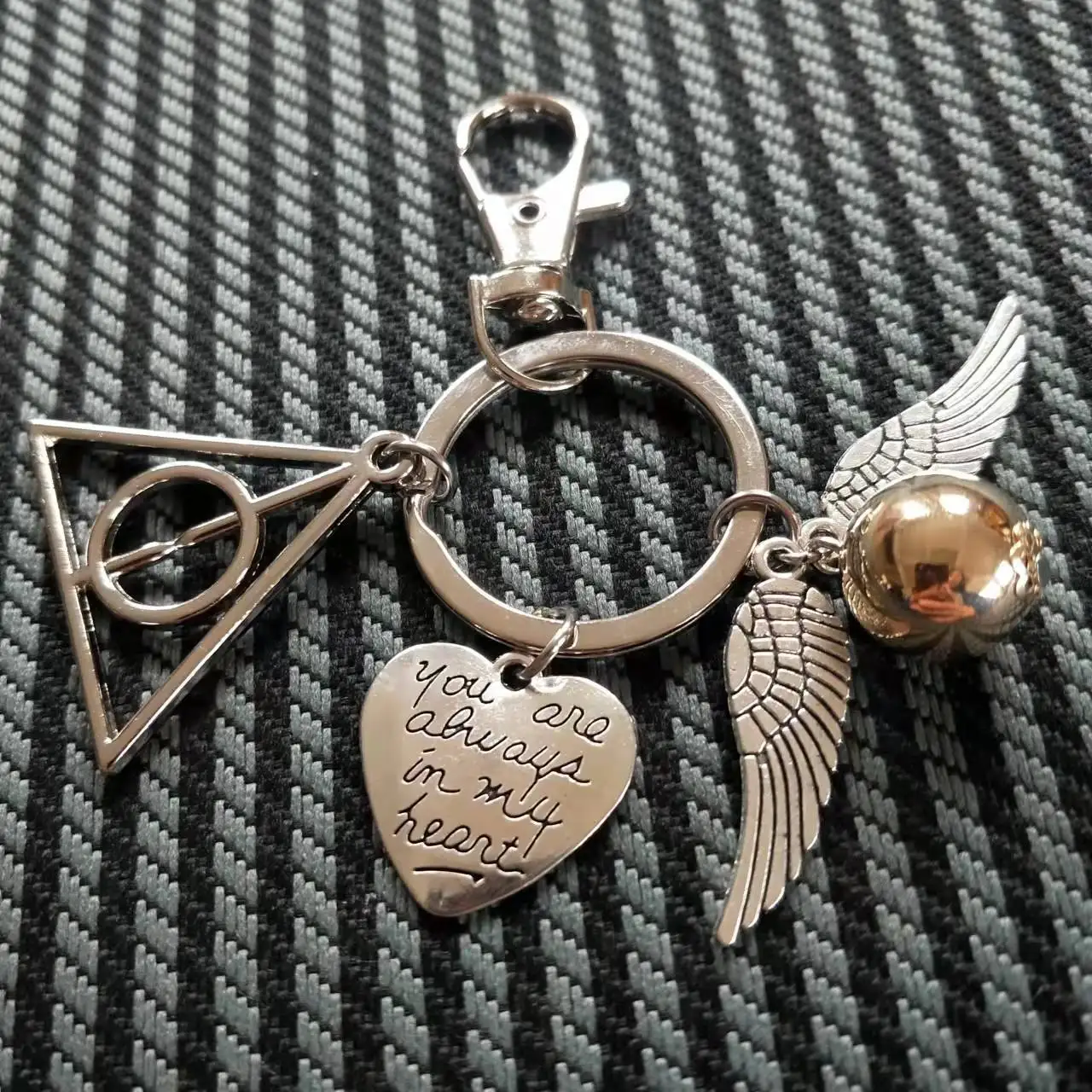 

Harries Potters Keychains School of Witchcraft Wizardry Zinc Alloy Gift Key Ring Creative Metal Car Ring Jewelry for Fans Gift