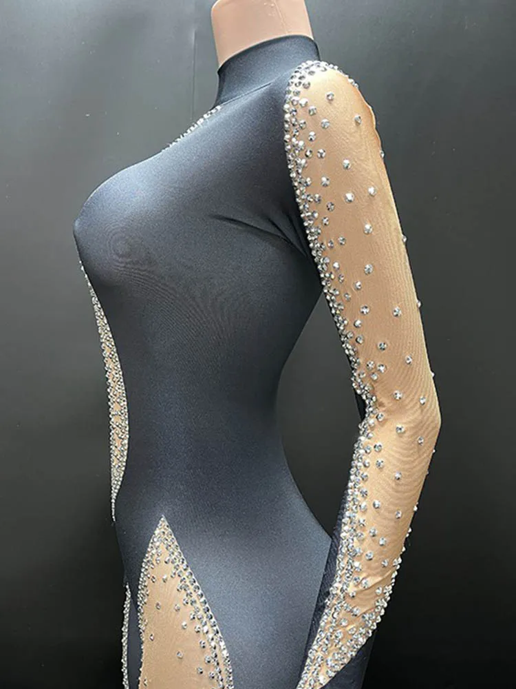 Высококачественный эластичный комбинезон контрастного цвета со стразами 2024