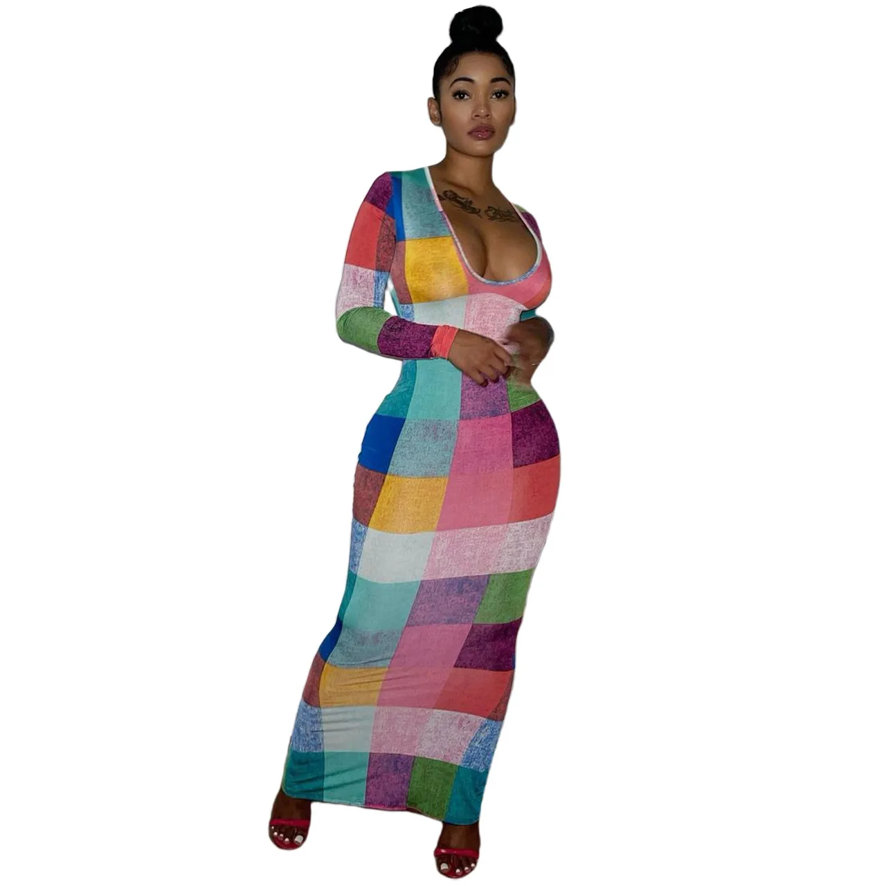 

Платье-макси в клетку, с V-образным вырезом