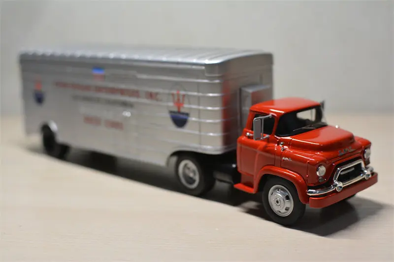 Фото Металлическая модель автомобиля Schuco 1:43 GMC Maserati Transporter №4