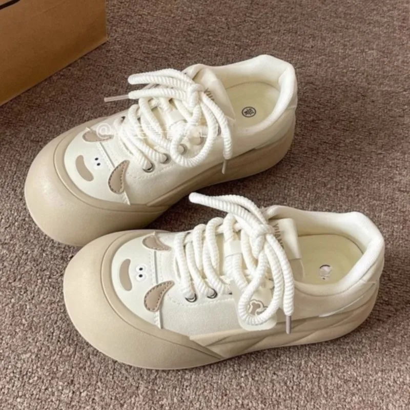 Весенние кроссовки на платформе с большим носком женские массивные туфли