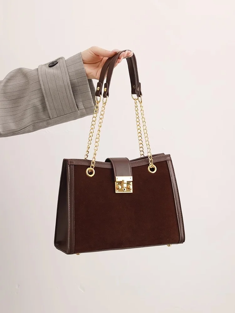 Зимняя матовая кожаная женская сумка модная на плечо с цепочкой повседневная