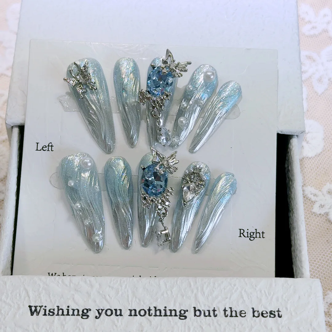 Накладные ногти ручной работы с металлическим декором в виде бабочки длинные