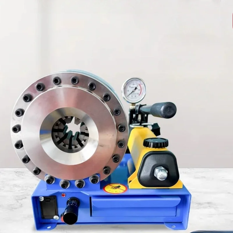 Портативный ручной пресс для сжатия жидкости. Небольшая бытовая масляная труба