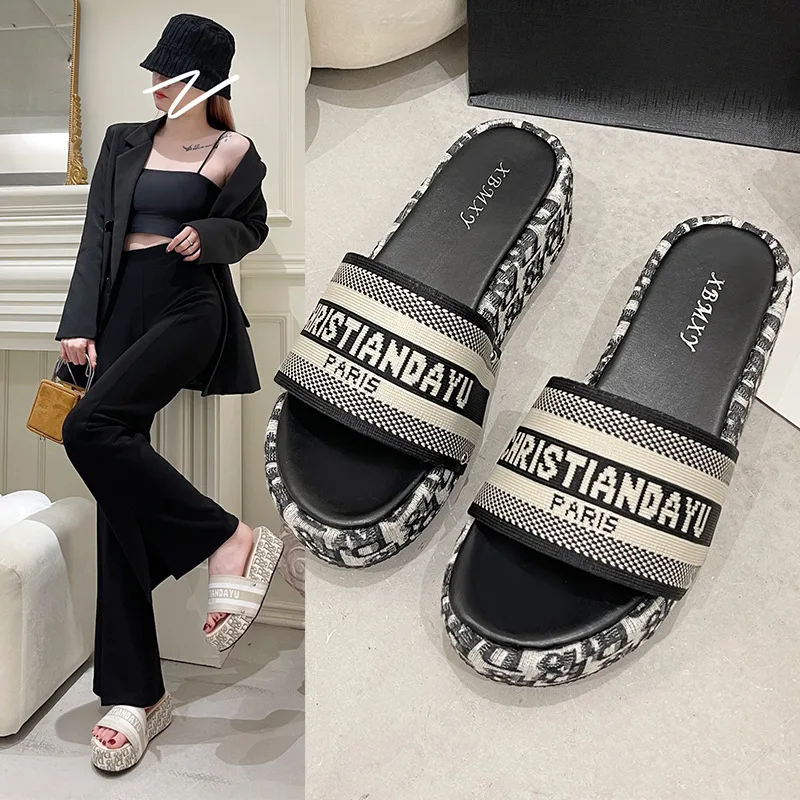 

Women Shoes Plus Size Thick Sole Embroidered Slippers Women's Straight Line Home Outdoor Wear Beach Sandals Women Summer Slides