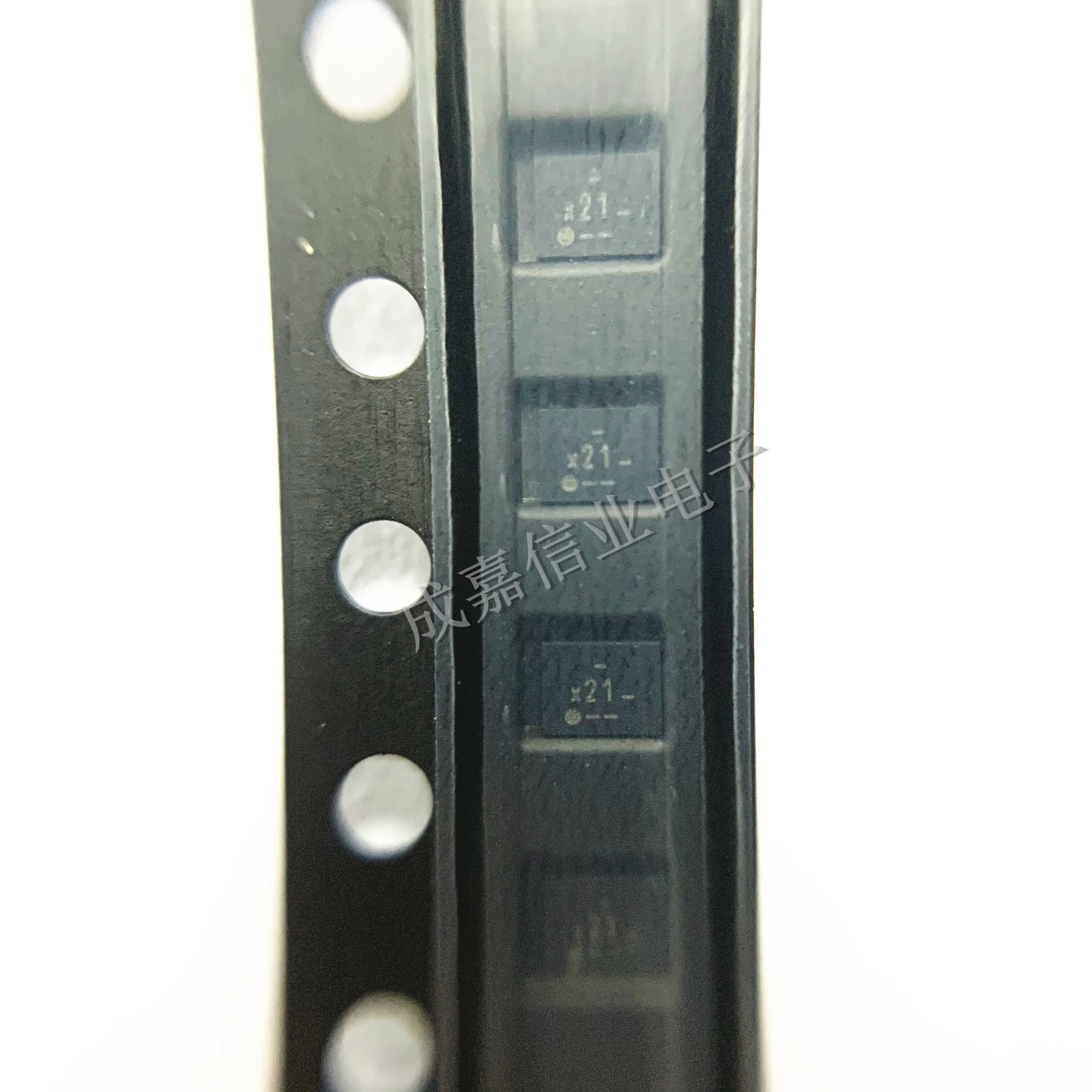 10 шт./лот NX3DV221GM XQFN-10 MARKING;21 USB переключатель ICs ANLG SWT DPST 3,3 V Рабочая температура:- 40 C-+ 85 C