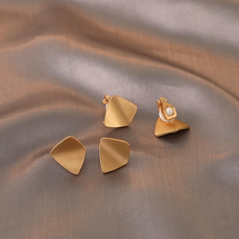 

Gold Color Metal Contracted Irregular Geometric Stud Earring for Women Simple Matte Clip On Earrings Female Vintage Jewelry