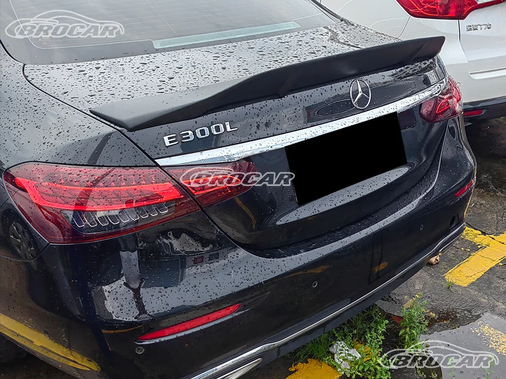 Фото Для Mercedes-Benz W213 E300 E63 AMG 2016-2022: высококачественный спойлер на багажник (крыло) в стиле R, красный или серебристый №3