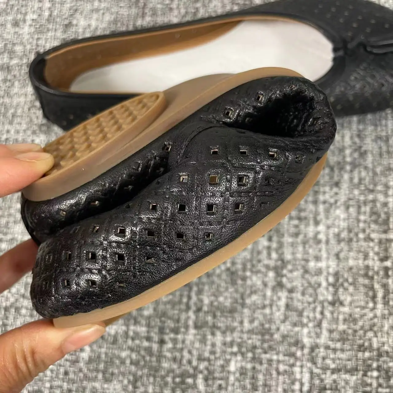 New flat sole leather single shoe split toe shoes sheepskin upper, perforated fashionable comfortable, breathable women's shoes