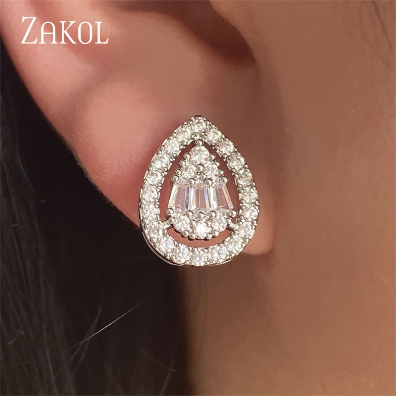 Асимметричные серьги-гвоздики ZAKOL