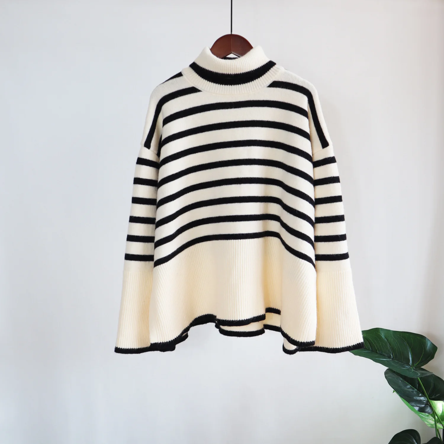 

Winter 2021 New Loose Maternity Stripe Sweater Pullover Black