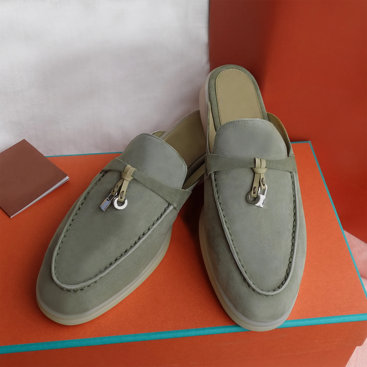 High Quality 2023 Summer Cashmere Flat Loafer Women's Pendant Fashion Comfortable Loafer Wool Fashion Casual Women's Sandals.