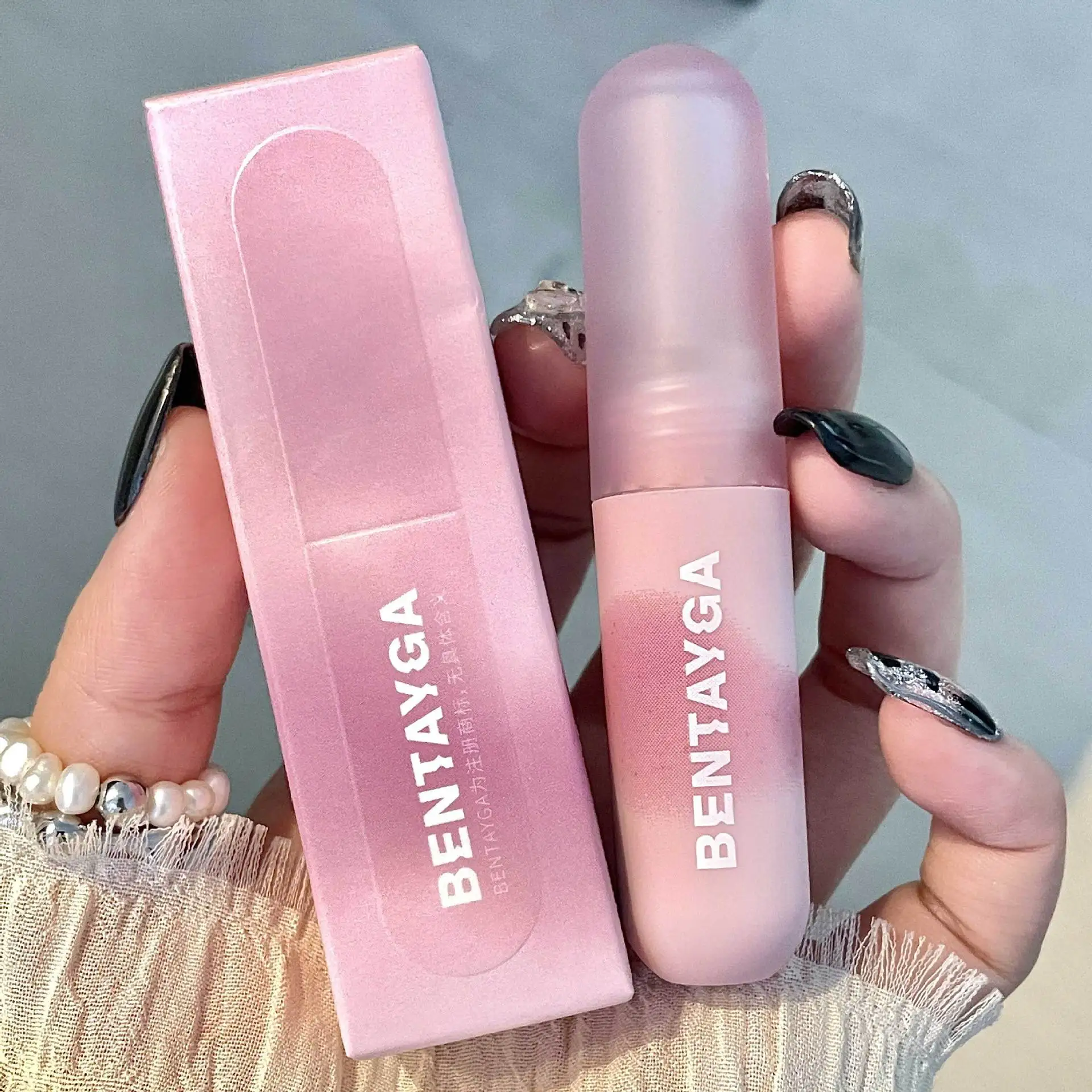 

New 6 Colors Lipstick Lip Mud Nude Red Moisturizing Waterproof Sustained Air Lip Glaze Matte Lip Gloss Korean Makeup Cosmetics