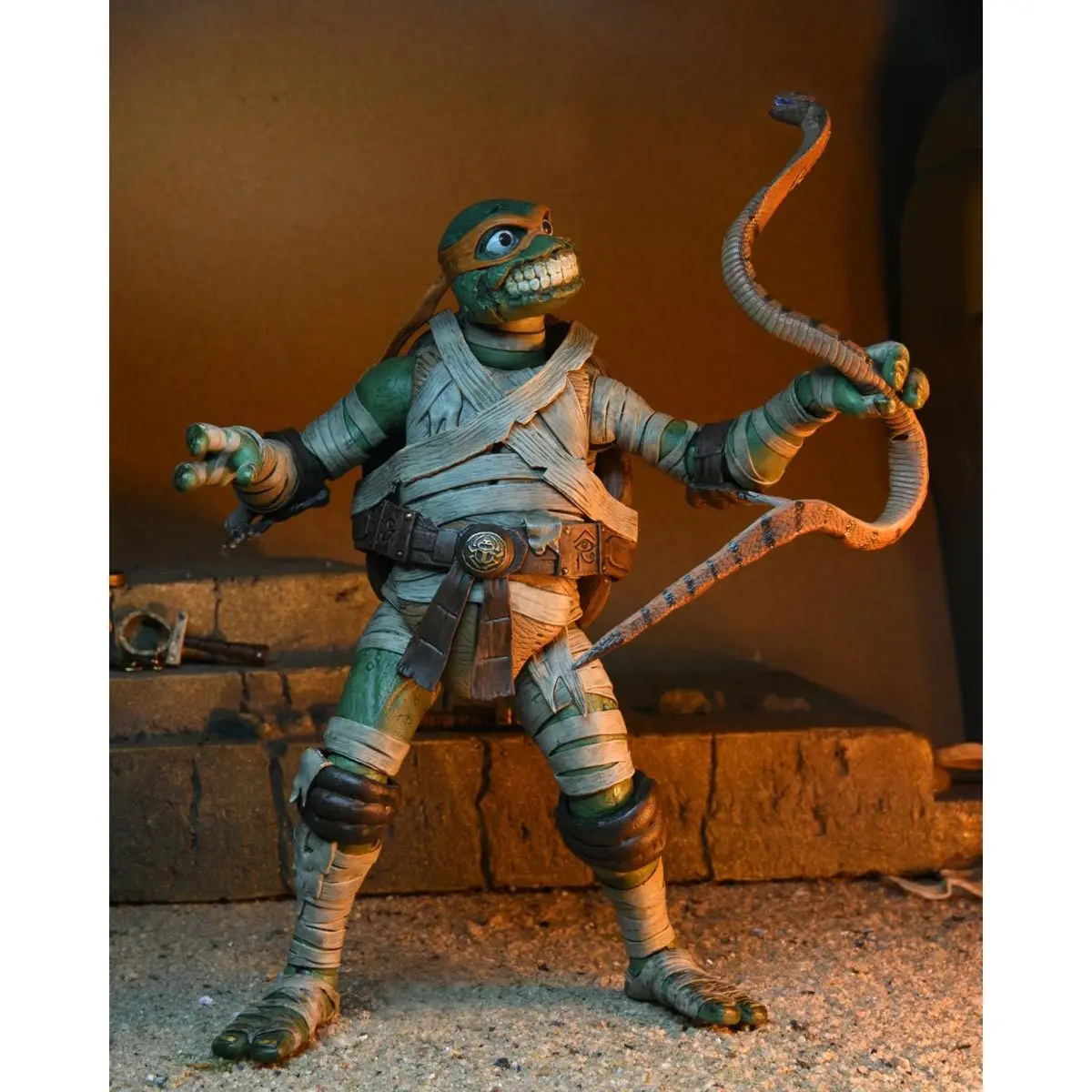 Фото NECA Universal Monsters x Teenage Mutant Ninja Turtles Ultimate Michelangelo as The Mummy 7-дюймовая экшн-фигурка, модель куклы №3