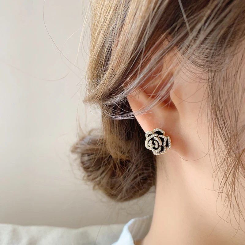 

Black Flower Earrings Silver Needle Earring Charm Woman Earring Stud Unusual Fashion Rhinestones Jewelry korean Girl Accessories