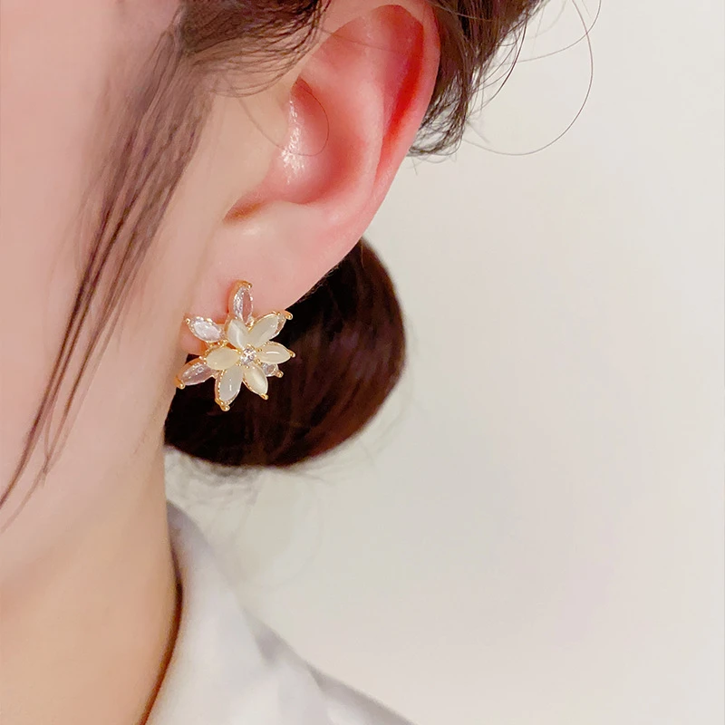 

Cat's Eye Zircon Ear Studs Female S925 Silver Needle Geometric Flower Ear Ornaments Korean Fashion Banquet Party Jewelry Gift