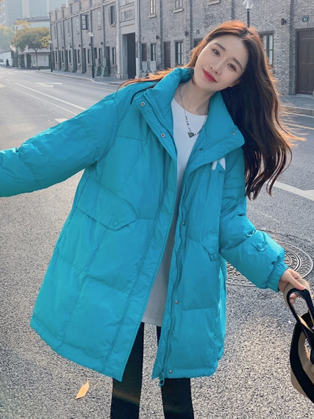 Синий пуховик женский средней длины новинка зимы 2024 корейская мода утепленное