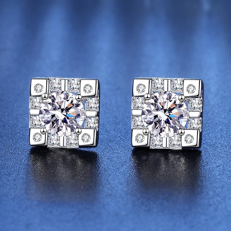 

Promotion 925 Sterling Silver Plated Pt950 Platinum 50 Points Square Four-claw Eight Hearts Earrings Eight Moissanite