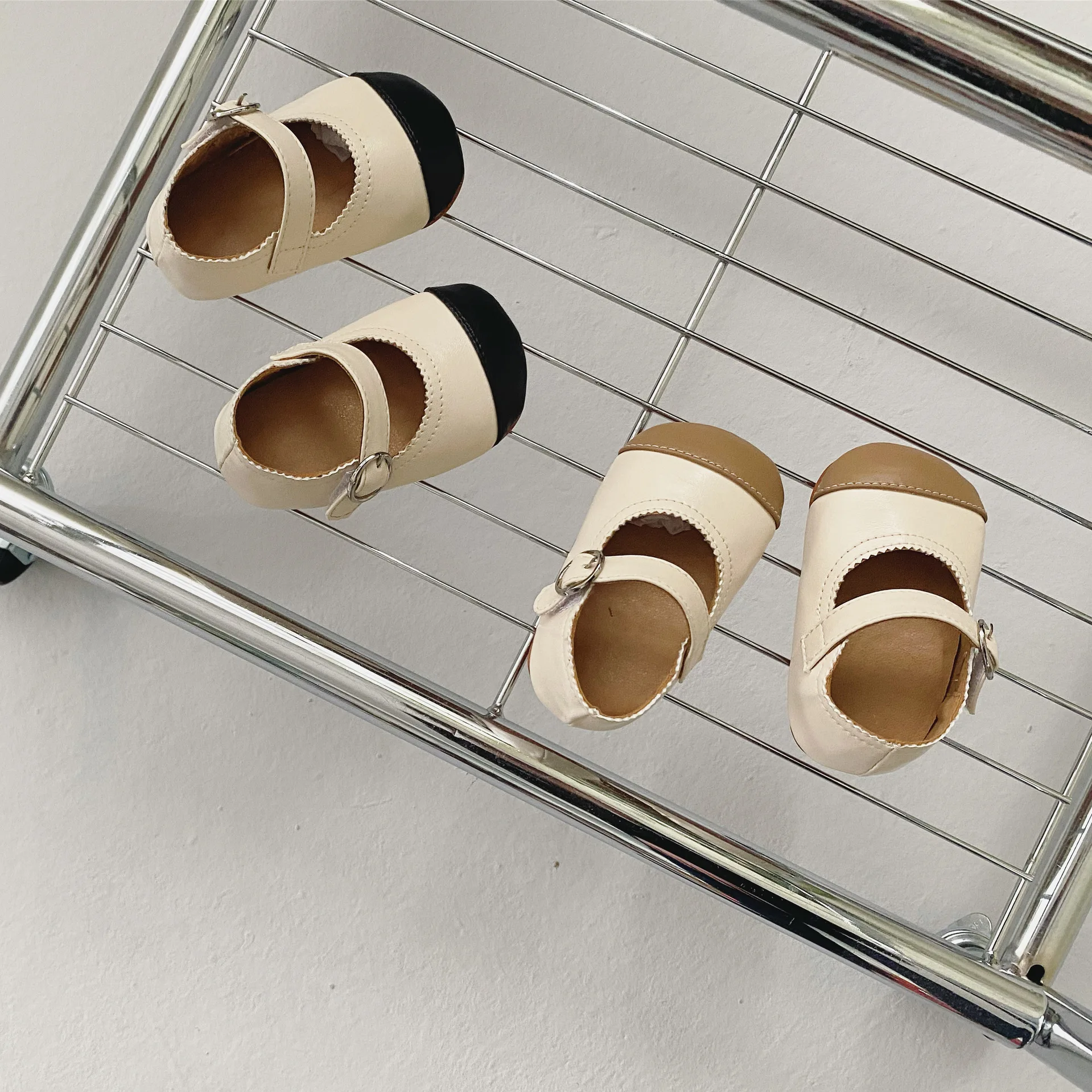 2022 Демисезонная обувь для маленьких девочек кожаная новорожденных милая мягкая